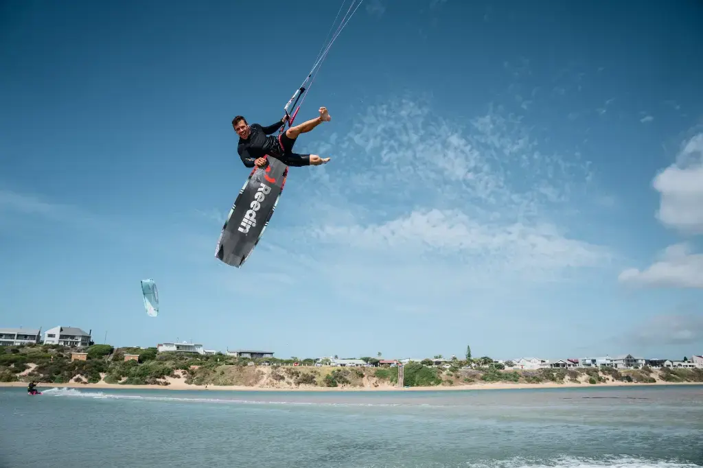 Reedin kev pro 2025 board off fin.webp