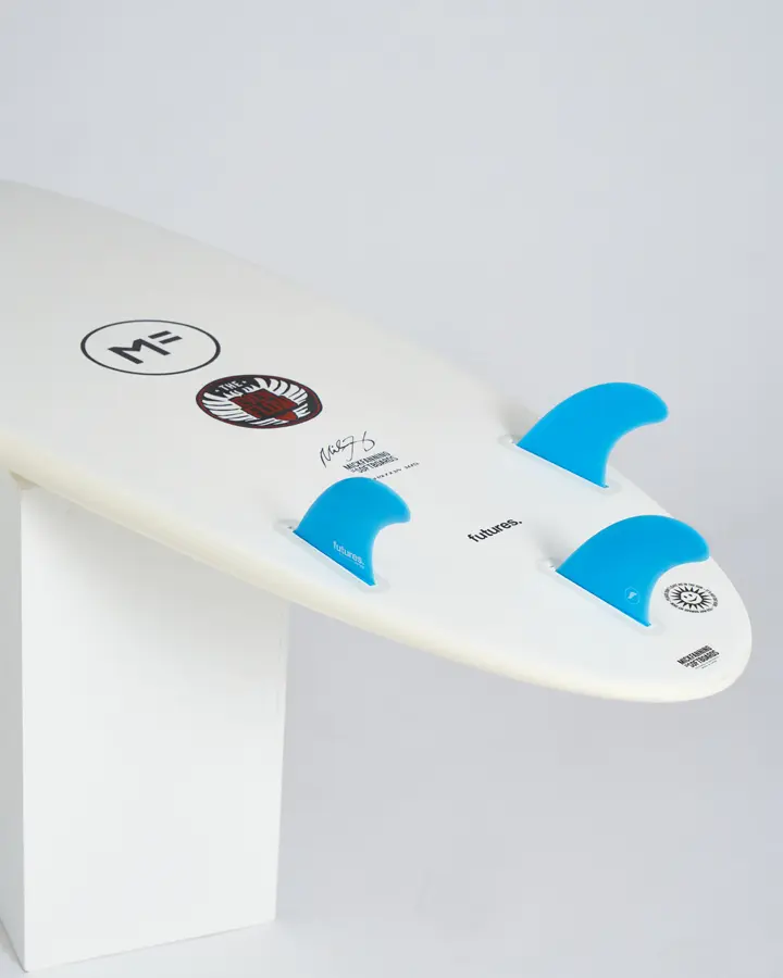 MF evenflow epoxy lam futur surfboard white fins.webp