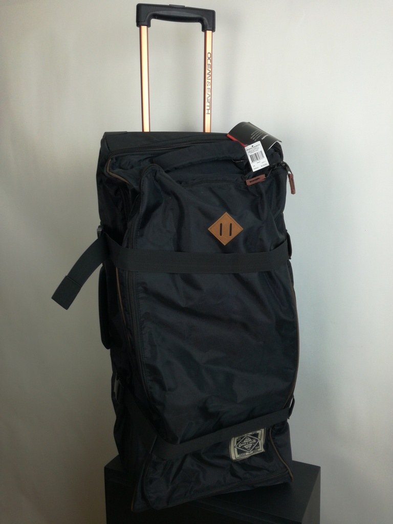 O&E Mens mile high wheel bag